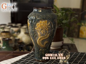 Lọ hoa men cổ dáng chân eo khắc hoa vàng 39cm