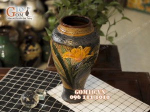 Lọ hoa men cổ dáng chân eo khắc hoa, viền vàng 39cm