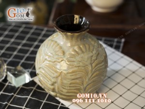 Lọ hoa men cổ dáng cổ lượn , khắc bông 21cm