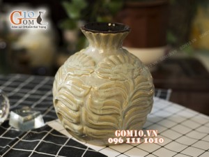 Lọ hoa men cổ dáng cổ lượn , khắc bông 21cm