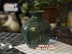 Lọ hoa men cổ dáng cổ lượn, khắc lá 21cm
