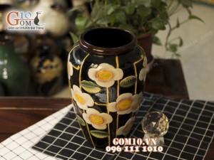 Lọ hoa men cổ dáng vò khắc hoa, chỉ vàng 29cm