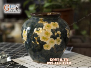 Lọ hoa men cổ dáng vò, khắc hoa mai 21cm