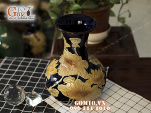 Lọ hoa men cổ dáng vò khắc hoa sen vàng, nền tím 37cm