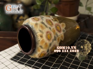 Lọ hoa men cổ dáng vò khắc hoa vàng 29cm