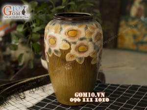 Lọ hoa men cổ dáng vò khắc hoa vàng 29cm