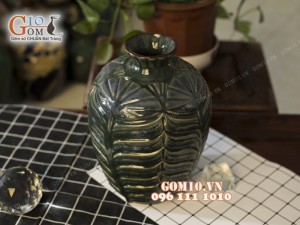 Lọ hoa men cổ khắc lá, nền xanh 31cm