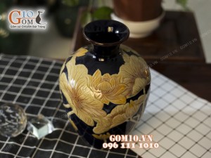 Lọ hoa men cổ khắc sen vàng, nền tím 32cm