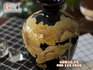 Lọ hoa men cổ khắc sen vàng, nền tím 32cm