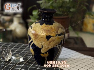 Lọ hoa men cổ khắc sen vàng, nền tím 32cm