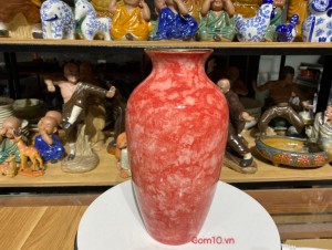 Lọ hoa men đá dáng chân thon màu đỏ kẻ chỉ vàng kim, cao 28cm