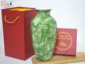 Lọ hoa men đá dáng chân thon màu xanh lá kẻ chỉ vàng kim, cao 28cm