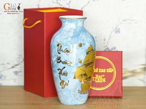 Lọ hoa men đá dáng chân thon màu xanh thiên thanh họa tiết Thuận Buồm Xuôi Gió, cao 28cm