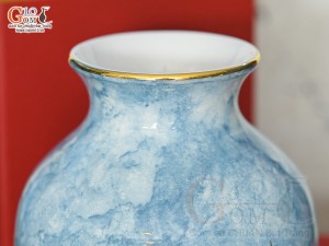 Lọ hoa men đá dáng chân thon màu xanh thiên thanh họa tiết Thuận Buồm Xuôi Gió, cao 28cm