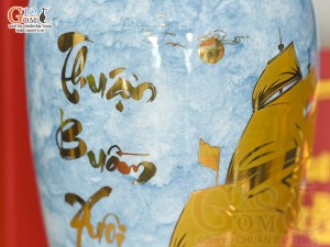 Lọ hoa men đá dáng chân thon màu xanh thiên thanh họa tiết Thuận Buồm Xuôi Gió, cao 28cm