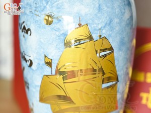 Lọ hoa men đá dáng chân thon màu xanh thiên thanh họa tiết Thuận Buồm Xuôi Gió, cao 28cm