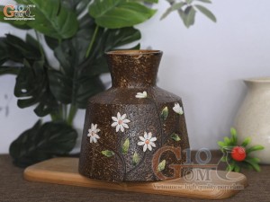Lọ hoa men gốm dáng đầm đắp hoa cúc hoạ mi, cao 19cm