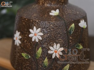 Lọ hoa men gốm dáng đầm đắp hoa cúc hoạ mi, cao 19cm