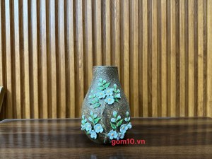 Lọ hoa men gốm dáng giọt nước đắp nổi hoa mai trắng, cao 20cm