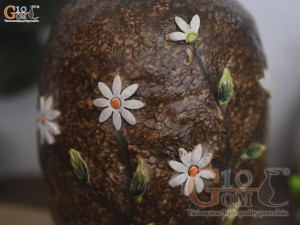Lọ hoa men gốm dáng trứng đắp hoa cúc hoạ mi, cao 20cm