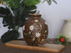 Lọ hoa men gốm dáng vò đắp hoa cúc hoạ mi, 18cm