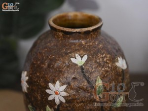 Lọ hoa men gốm dáng vò đắp hoa cúc hoạ mi, 18cm