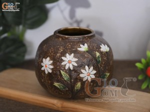 Lọ hoa men gốm dáng vò thấp đắp hoa cúc hoạ mi, cao 12cm