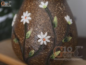 Lọ hoa men gốm miệng loe đắp hoa cúc hoạ mi, cao 19cm