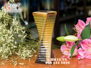 Lọ hoa men hỏa biến dáng soắn 4 góc màu vàng đen 25cm