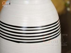 Lọ hoa men kem dáng béo vẽ kẻ sóng, cao 24cm