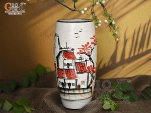 Lọ hoa men kem dáng bom vẽ Phố Cổ, cao 30cm