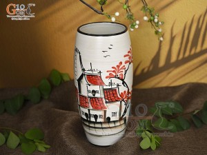 Lọ hoa men kem dáng bom vẽ Phố Cổ, cao 33cm