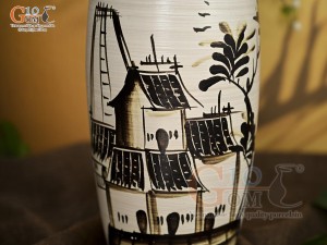Lọ hoa men kem dáng bom vẽ Phố Cổ nâu, cao 33cm
