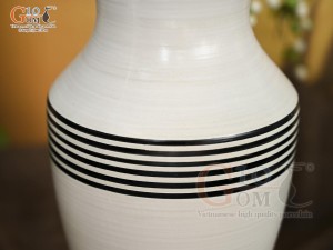 Lọ hoa men kem dáng gầy vẽ kẻ sóng, cao 26cm