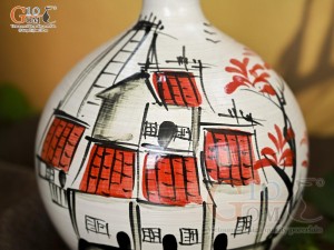 Lọ hoa men kem dáng hút lộc vẽ Phố Cổ, cao 24cm