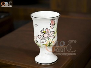 Lọ hoa men kem dáng ly thấp vẽ hoa Sen, cao 25cm