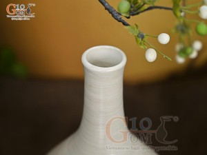 Lọ hoa men kem dáng miệng nhỏ vẽ kẻ sóng, cao 26cm