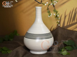 Lọ hoa men kem dáng miệng nhỏ vẽ kẻ sóng, cao 26cm