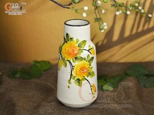 Lọ hoa men kem dáng miệng thon vẽ hoa Hồng vàng, cao 23cm