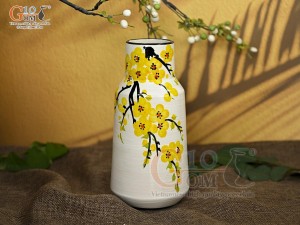 Lọ hoa men kem dáng miệng thon vẽ hoa Mai vàng, cao 15cm