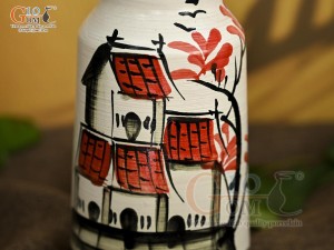 Lọ hoa men kem dáng miệng thon vẽ Phố Cổ, cao 15cm