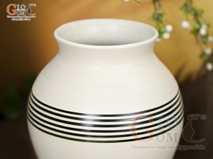 Lọ hoa men kem dáng vò cao vẽ kẻ sóng, cao 24cm