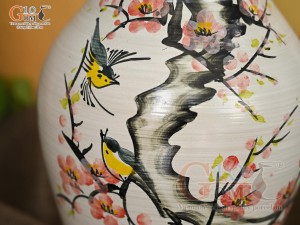 Lọ hoa men kem dáng vò cao vẽ hoa Đào phai, cao 24cm