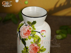 Lọ hoa men kem miệng loe vẽ hoa Hồng, cao 18cm