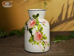 Lọ hoa men kem miệng loe vẽ hoa Hồng, cao 18cm