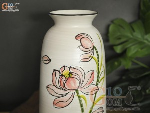 Lọ hoa men kem miệng loe vẽ hoa sen, cao 15cm