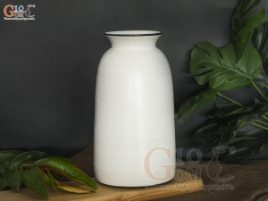 Lọ hoa men kem miệng loe vẽ hoa tim, cao 15cm