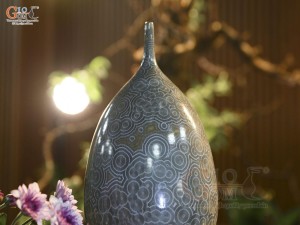 Lọ hoa men kết tinh đa đồng tâm bảo bọc đồng, cao 36cm (hàng vuốt tay)