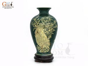 Lọ hoa men màu dáng chân thon họa tiết Công Đào vàng kim, nền xanh lục cao 35cm