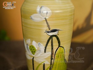 Lọ hoa men màu dáng cổ thắt chân thon vẽ hoa Sen trắng, cao 28cm